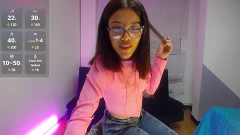Snapshot of _lucysmith chatting on January 8, 3:19 am Lucy online show from January 8, 3:19 am