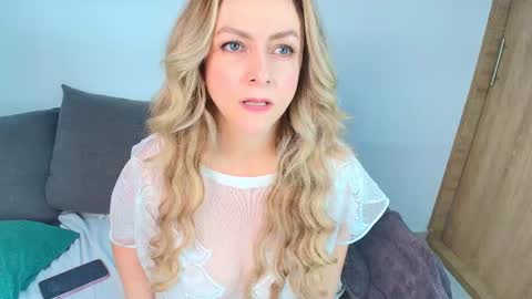 Lady Chanel online show from February 26, 8:08 pm