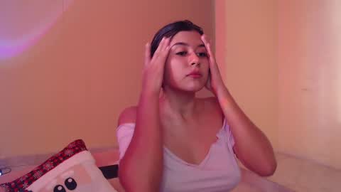 Snapshot of _maiahairy_ chatting on December 8, 9:41 pm Maia online show from December 8, 9:41 pm