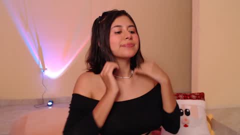 Snapshot of _maiahairy_ chatting on December 19, 10:21 pm Maia online show from December 19, 10:21 pm