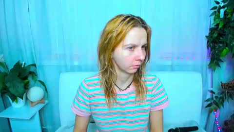 Snapshot of _mari_so chatting on February 17, 12:43 am Scarlett online show from February 17, 12:43 am