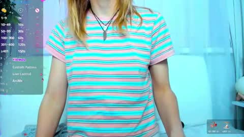 Snapshot of _mari_so chatting on February 25, 3:42 am Scarlett online show from February 25, 3:42 am
