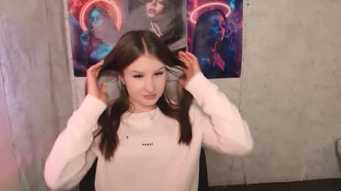 Mia online show from October 15, 1:14 pm