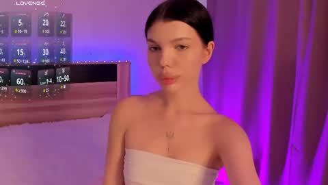 Mia online show from July 22, 10:49 am