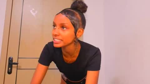 Mimi online show from April 13, 9:32 am