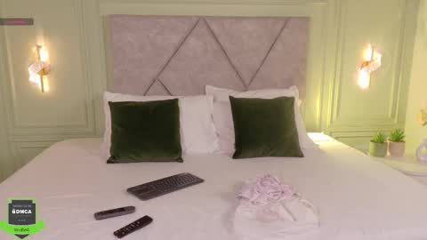 kimberley cruz online show from March 21, 12:54 pm