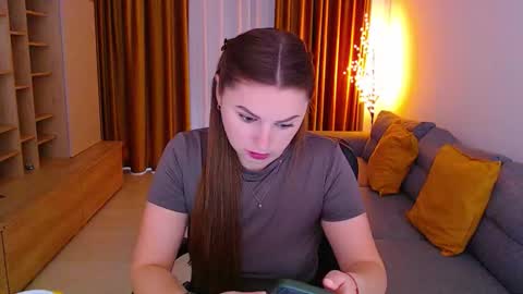 Mia online show from March 3, 7:25 am