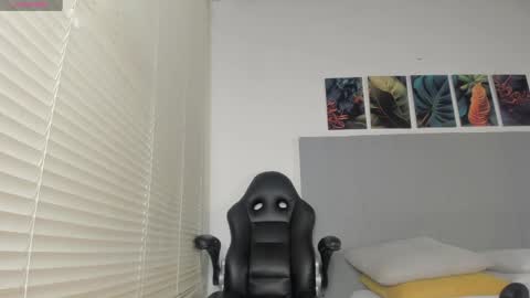 _molly_rosse_ online show from April 10, 12:00 pm