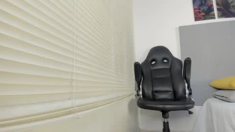 _molly_rosse_ online show from April 13, 11:55 am