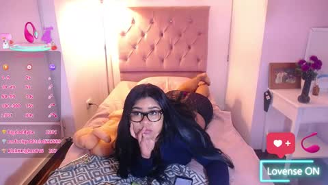 nahomi  online show from October 16, 3:20 am