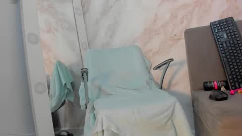 Snapshot of _nanny_1 chatting on October 11, 10:23 pm Nanny online show from October 11, 10:23 pm