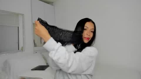 independent model natha online show from October 23, 7:14 am