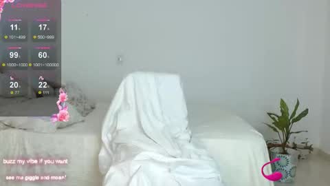 Snapshot of _nayade_ chatting on September 24, 9:03 pm _nayade_ online show from September 24, 9:03 pm