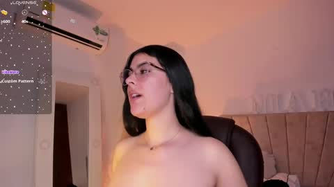 Snapshot of _niah_ chatting on January 29, 8:35 pm Niah You can call me Ni or cutie haha online show from January 29, 8:35 pm