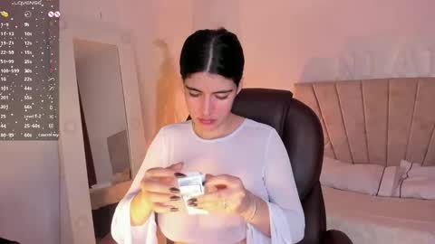 Snapshot of _niah_ chatting on February 10, 9:25 pm Niah You can call me Ni or cutie haha online show from February 10, 9:25 pm