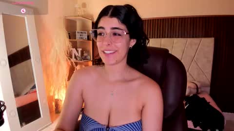 Snapshot of _niah_ chatting on September 30, 8:46 pm Niah You can call me Ni or cutie haha online show from September 30, 8:46 pm