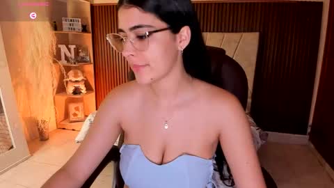 Snapshot of _niah_ chatting on October 9, 9:19 pm Niah You can call me Ni or cutie haha online show from October 9, 9:19 pm
