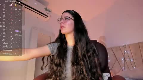 Snapshot of _niah_ chatting on December 15, 8:58 pm Niah You can call me Ni or cutie haha online show from December 15, 8:58 pm