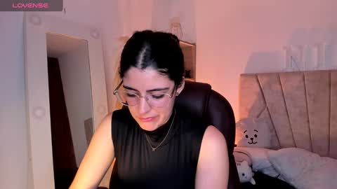 Snapshot of _niah_ chatting on March 1, 9:15 pm Niah You can call me Ni or cutie haha online show from March 1, 9:15 pm