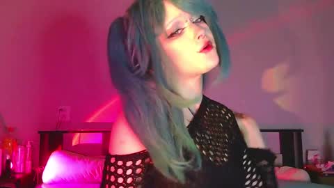 Nicole online show from November 18, 2:01 am