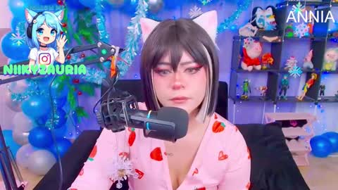 niiky online show from December 22, 4:43 pm