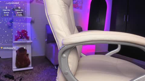   online show from January 22, 10:38 pm