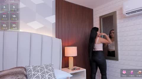 Snapshot of _sammy_fit chatting on March 10, 12:06 pm Antonella online show from March 10, 12:06 pm