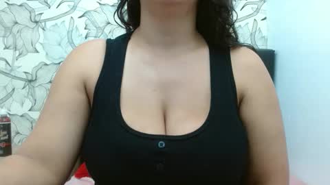 _saraximena_ online show from April 8, 6:37 am