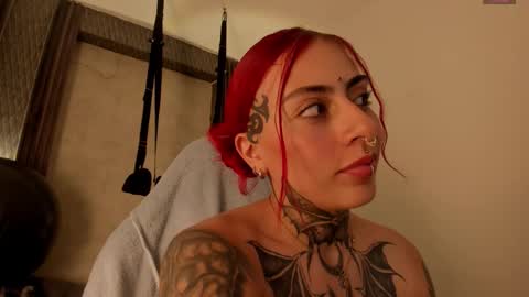 Snapshot of _selene_red chatting on October 6, 4:34 pm Selene online show from October 6, 4:34 pm