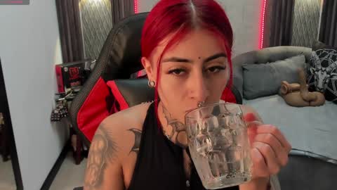 Snapshot of _selene_red chatting on February 3, 3:49 pm Selene online show from February 3, 3:49 pm