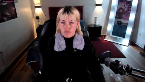 Snapshot of _sharlotte777 chatting on January 17, 2:39 pm _sharlotte777 online show from January 17, 2:39 pm