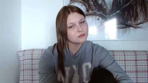 _sinjenna_ online show from February 19, 4:34 am