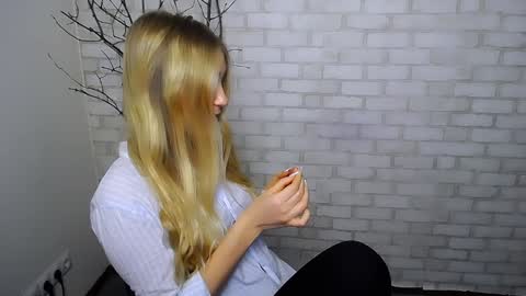 Snapshot of _snow_queen__ chatting on January 4, 9:21 am Rachel online show from January 4, 9:21 am