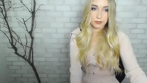 Snapshot of _snow_queen__ chatting on December 5, 8:00 pm Rachel online show from December 5, 8:00 pm