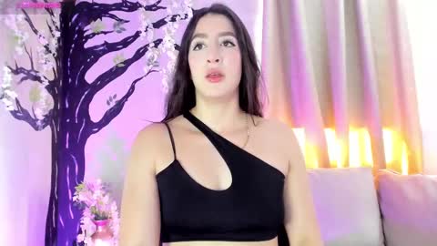 Snapshot of _sofia_cruz chatting on September 9, 7:35 pm 640 200 online show from September 9, 7:35 pm