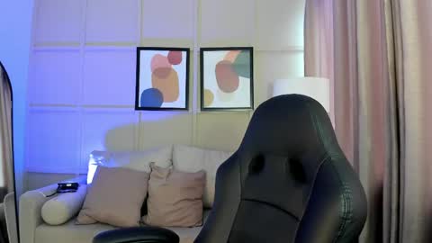 Sophie  online show from June 2, 8:32 pm