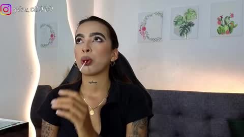Snapshot of _sophiebrown__ chatting on December 4, 10:08 pm Andrea The Next Stream Wednesday online show from December 4, 10:08 pm