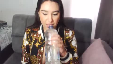 Snapshot of _sunnyferrell chatting on December 27, 4:11 pm Arianna online show from December 27, 4:11 pm