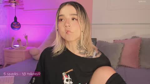 _tammarra_ online show from October 7, 10:58 pm