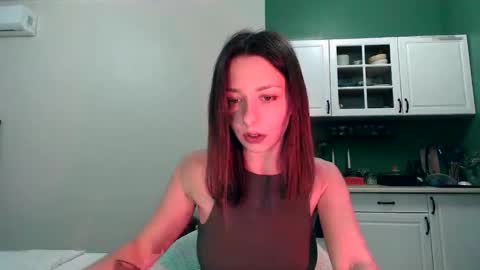 Mia online show from April 5, 5:56 pm