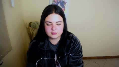 Snapshot of _trisha_li chatting on October 13, 12:08 pm Trisha online show from October 13, 12:08 pm