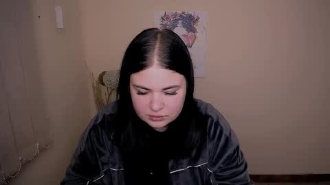 Snapshot of _trisha_li chatting on October 6, 12:22 pm Trisha online show from October 6, 12:22 pm