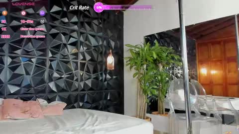 Snapshot of _valentina_69 chatting on February 7, 12:53 am _valentina_69 online show from February 7, 12:53 am