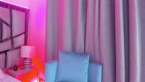 _valeria_saenz_ online show from December 14, 3:34 am