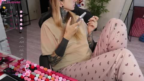 Snapshot of _viv1an_ chatting on September 25, 8:57 am Alis online show from September 25, 8:57 am