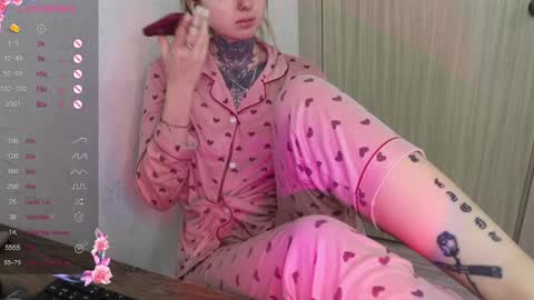Snapshot of _viv1an_ chatting on February 13, 6:20 am Alis online show from February 13, 6:20 am