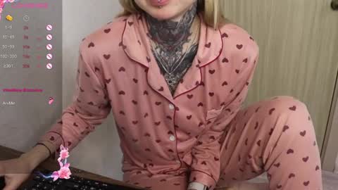 Snapshot of _viv1an_ chatting on February 15, 10:33 am Alis online show from February 15, 10:33 am