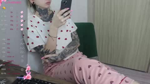 Snapshot of _viv1an_ chatting on January 28, 8:04 am Alis online show from January 28, 8:04 am