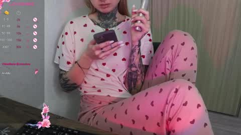 Snapshot of _viv1an_ chatting on February 3, 6:34 am Alis online show from February 3, 6:34 am