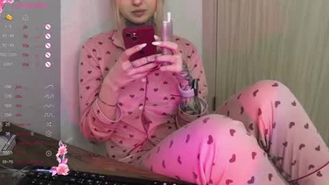 Snapshot of _viv1an_ chatting on February 7, 1:01 pm Alis online show from February 7, 1:01 pm
